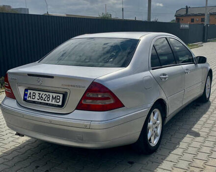 Серый Мерседес Ц-Класс, объемом двигателя 2 л и пробегом 303 тыс. км за 4300 $, фото 2 на Automoto.ua