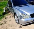 Сірий Мерседес Ц-Клас, об'ємом двигуна 2 л та пробігом 320 тис. км за 3500 $, фото 1 на Automoto.ua