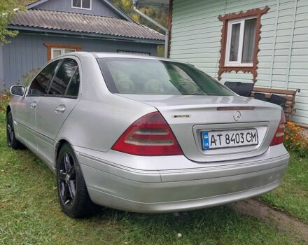Мерседес Ц-Клас 2000 у Верховине на Automoto.ua Сірий Мерседес Ц-Клас, об'ємом двигуна 2.1 л та пробігом 432 тис. км за 3200 $, фото 1 на Automoto.ua