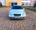 Сірий Мерседес Ц-Клас, об'ємом двигуна 2 л та пробігом 185 тис. км за 3400 $, фото 1 на Automoto.ua