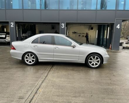 Серый Мерседес Ц-Класс, объемом двигателя 2.1 л и пробегом 300 тыс. км за 3400 $, фото 3 на Automoto.ua