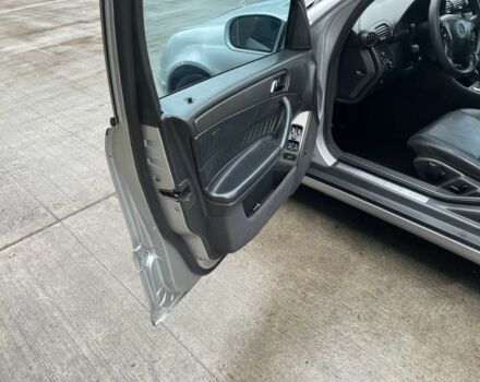 Серый Мерседес Ц-Класс, объемом двигателя 2.1 л и пробегом 300 тыс. км за 3400 $, фото 11 на Automoto.ua