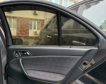 Сірий Мерседес Ц-Клас, об'ємом двигуна 2.2 л та пробігом 500 тис. км за 3900 $, фото 5 на Automoto.ua