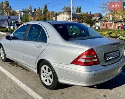 Сірий Мерседес Ц-Клас, об'ємом двигуна 2 л та пробігом 440 тис. км за 3500 $, фото 4 на Automoto.ua