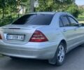 Серый Мерседес Ц-Класс, объемом двигателя 2.1 л и пробегом 300 тыс. км за 3200 $, фото 5 на Automoto.ua