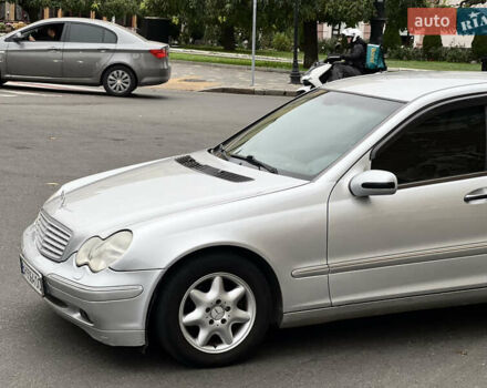 Серый Мерседес Ц-Класс, объемом двигателя 2 л и пробегом 200 тыс. км за 3800 $, фото 3 на Automoto.ua