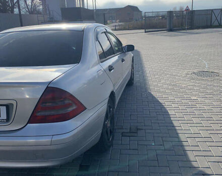 Сірий Мерседес Ц-Клас, об'ємом двигуна 2.2 л та пробігом 280 тис. км за 4000 $, фото 1 на Automoto.ua