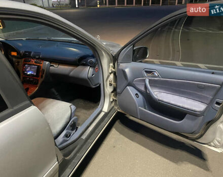 Сірий Мерседес Ц-Клас, об'ємом двигуна 2.15 л та пробігом 397 тис. км за 3300 $, фото 4 на Automoto.ua