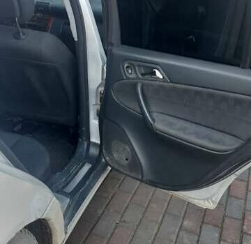 Серый Мерседес Ц-Класс, объемом двигателя 2 л и пробегом 187 тыс. км за 3500 $, фото 9 на Automoto.ua