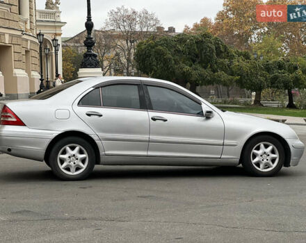 Серый Мерседес Ц-Класс, объемом двигателя 2 л и пробегом 200 тыс. км за 3800 $, фото 6 на Automoto.ua
