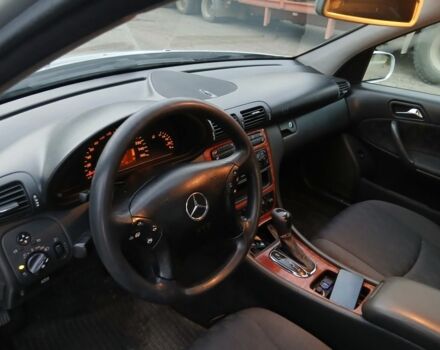 Серый Мерседес Ц-Класс, объемом двигателя 2.1 л и пробегом 315 тыс. км за 3600 $, фото 6 на Automoto.ua