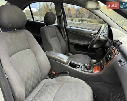 Серый Мерседес Ц-Класс, объемом двигателя 2.1 л и пробегом 319 тыс. км за 4500 $, фото 22 на Automoto.ua