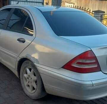 Серый Мерседес Ц-Класс, объемом двигателя 2 л и пробегом 187 тыс. км за 3500 $, фото 3 на Automoto.ua