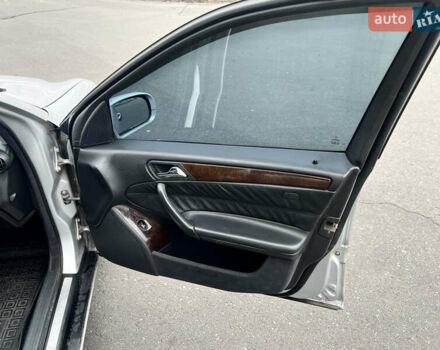 Серый Мерседес Ц-Класс, объемом двигателя 2 л и пробегом 200 тыс. км за 3800 $, фото 20 на Automoto.ua
