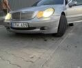 Серый Мерседес Ц-Класс, объемом двигателя 2.2 л и пробегом 311 тыс. км за 3500 $, фото 1 на Automoto.ua