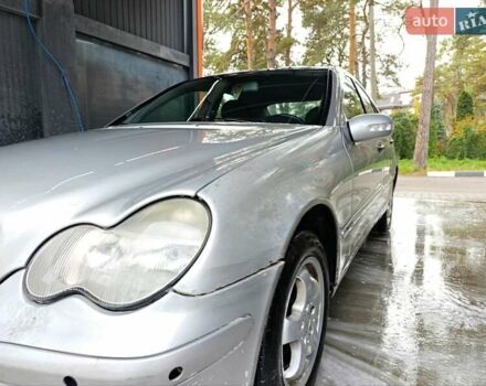 Мерседес Ц-Клас 2001 у Житомирі на Automoto.ua Сірий Мерседес Ц-Клас, об'ємом двигуна 2.15 л та пробігом 357 тис. км за 3450 $, фото 13 на Automoto.ua