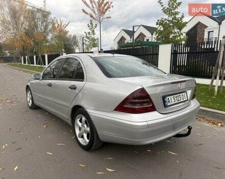 Серый Мерседес Ц-Класс, объемом двигателя 2.1 л и пробегом 319 тыс. км за 4500 $, фото 4 на Automoto.ua