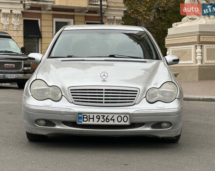 Серый Мерседес Ц-Класс, объемом двигателя 2 л и пробегом 200 тыс. км за 3800 $, фото 1 на Automoto.ua