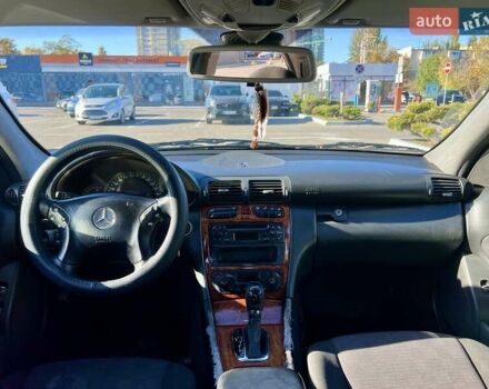 Сірий Мерседес Ц-Клас, об'ємом двигуна 2 л та пробігом 440 тис. км за 3500 $, фото 15 на Automoto.ua