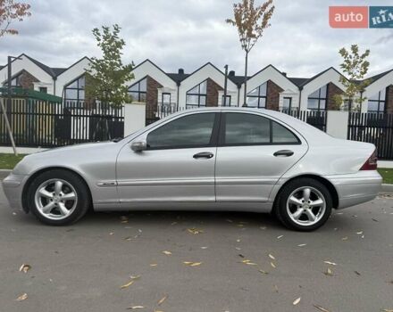 Серый Мерседес Ц-Класс, объемом двигателя 2.1 л и пробегом 319 тыс. км за 4500 $, фото 3 на Automoto.ua