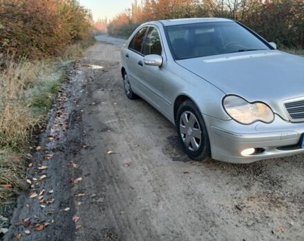 Серый Мерседес Ц-Класс, объемом двигателя 2.1 л и пробегом 315 тыс. км за 3600 $, фото 2 на Automoto.ua