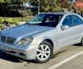 Сірий Мерседес Ц-Клас, об'ємом двигуна 2 л та пробігом 440 тис. км за 3500 $, фото 1 на Automoto.ua