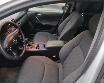 Серый Мерседес Ц-Класс, объемом двигателя 2.1 л и пробегом 315 тыс. км за 3600 $, фото 7 на Automoto.ua