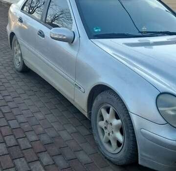 Серый Мерседес Ц-Класс, объемом двигателя 2 л и пробегом 187 тыс. км за 3500 $, фото 5 на Automoto.ua