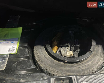 Сірий Мерседес Ц-Клас, об'ємом двигуна 2.15 л та пробігом 397 тис. км за 3300 $, фото 11 на Automoto.ua