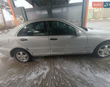 Сірий Мерседес Ц-Клас, об'ємом двигуна 2.15 л та пробігом 367 тис. км за 2950 $, фото 5 на Automoto.ua