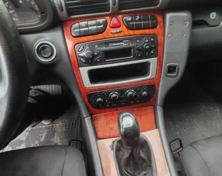 Серый Мерседес Ц-Класс, объемом двигателя 2.1 л и пробегом 300 тыс. км за 2999 $, фото 4 на Automoto.ua