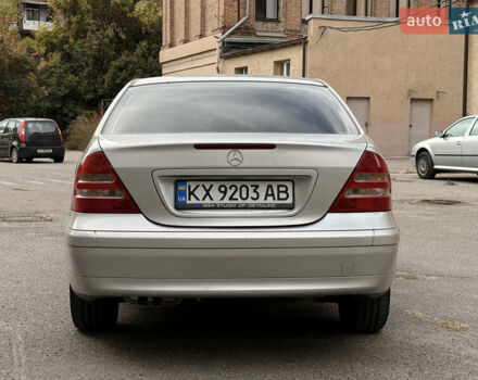 Сірий Мерседес Ц-Клас, об'ємом двигуна 2 л та пробігом 260 тис. км за 4900 $, фото 2 на Automoto.ua