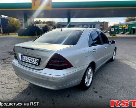Мерседес Ц-Класс 2001 в Харькове на Automoto.ua Серый Мерседес Ц-Класс, объемом двигателя 2.1 л и пробегом 300 тыс. км за 4000 $, фото 1 на Automoto.ua