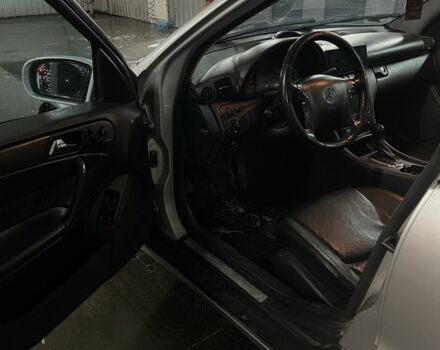 Серый Мерседес Ц-Класс, объемом двигателя 2.7 л и пробегом 308 тыс. км за 2600 $, фото 13 на Automoto.ua