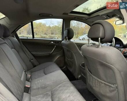 Серый Мерседес Ц-Класс, объемом двигателя 2.1 л и пробегом 319 тыс. км за 4500 $, фото 19 на Automoto.ua