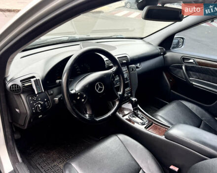 Серый Мерседес Ц-Класс, объемом двигателя 2 л и пробегом 200 тыс. км за 3800 $, фото 16 на Automoto.ua