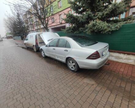 Серый Мерседес Ц-Класс, объемом двигателя 2.1 л и пробегом 300 тыс. км за 2999 $, фото 2 на Automoto.ua