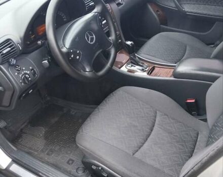 Сірий Мерседес Ц-Клас, об'ємом двигуна 2 л та пробігом 345 тис. км за 4800 $, фото 8 на Automoto.ua