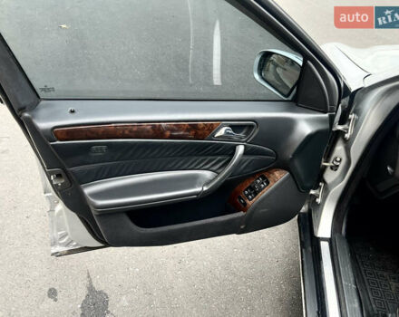 Серый Мерседес Ц-Класс, объемом двигателя 2 л и пробегом 200 тыс. км за 3800 $, фото 15 на Automoto.ua