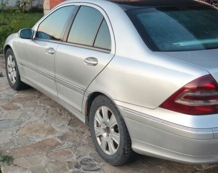 Серый Мерседес Ц-Класс, объемом двигателя 2.1 л и пробегом 450 тыс. км за 2950 $, фото 2 на Automoto.ua