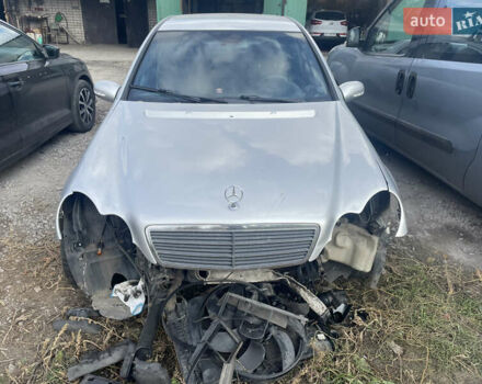 Мерседес Ц-Клас 2001 у Дніпро (Дніпропетровську) на Automoto.ua Сірий Мерседес Ц-Клас, об'ємом двигуна 2.15 л та пробігом 330 тис. км за 1990 $, фото 5 на Automoto.ua