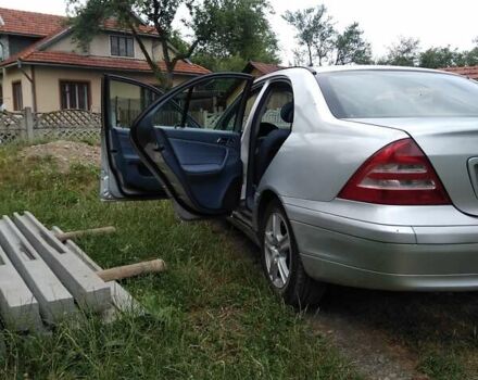 Мерседес Ц-Класс 2001 в Ивано-Франковске на Automoto.ua Серый Мерседес Ц-Класс, объемом двигателя 2 л и пробегом 220 тыс. км за 5500 $, фото 3 на Automoto.ua