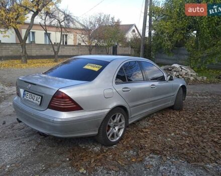 Серый Мерседес Ц-Класс, объемом двигателя 2.6 л и пробегом 406 тыс. км за 3750 $, фото 8 на Automoto.ua