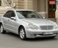 Серый Мерседес Ц-Класс, объемом двигателя 2 л и пробегом 200 тыс. км за 3800 $, фото 2 на Automoto.ua