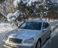 Серый Мерседес Ц-Класс, объемом двигателя 2 л и пробегом 335 тыс. км за 3600 $, фото 1 на Automoto.ua
