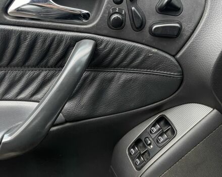 Серый Мерседес Ц-Класс, объемом двигателя 2.7 л и пробегом 308 тыс. км за 2600 $, фото 6 на Automoto.ua