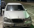 Мерседес Ц-Клас 2001 у Києві на Automoto.ua Сірий Мерседес Ц-Клас, об'ємом двигуна 2 л та пробігом 195 тис. км за 4500 $, фото 1 на Automoto.ua