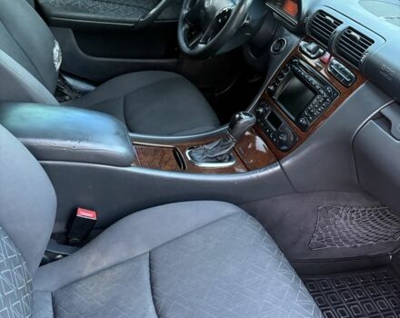 Сірий Мерседес Ц-Клас, об'ємом двигуна 2 л та пробігом 293 тис. км за 2950 $, фото 22 на Automoto.ua
