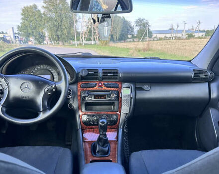 Сірий Мерседес Ц-Клас, об'ємом двигуна 2 л та пробігом 226 тис. км за 4400 $, фото 4 на Automoto.ua