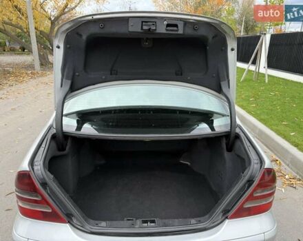 Серый Мерседес Ц-Класс, объемом двигателя 2.1 л и пробегом 319 тыс. км за 4500 $, фото 25 на Automoto.ua